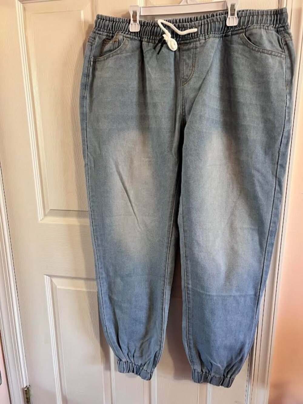 Women's Light Blue Denim Jogger Jeans - Ankle Crop